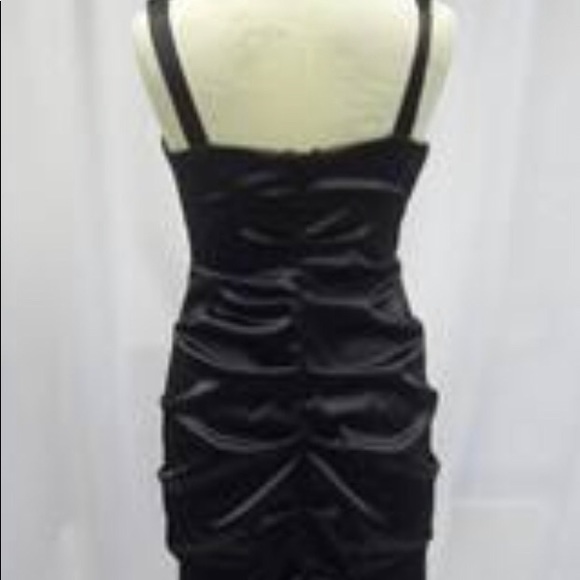 Deep Plunge, Ruched, Satin Fitted Cocktail Dress - Picture 4 of 7